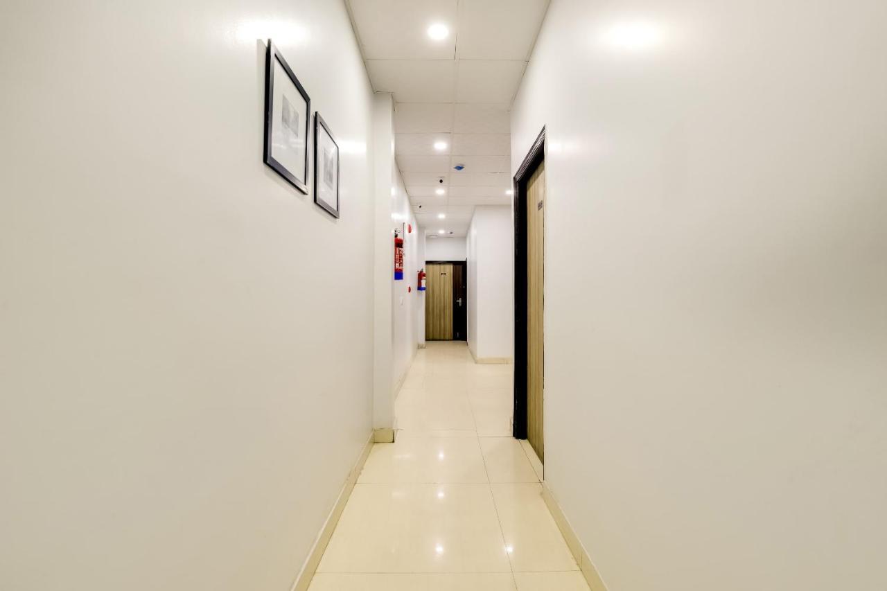 Collection O 71756 Hotel Silver Arrow Near Pacific Mall Tagore Garden Дели Экстерьер фото