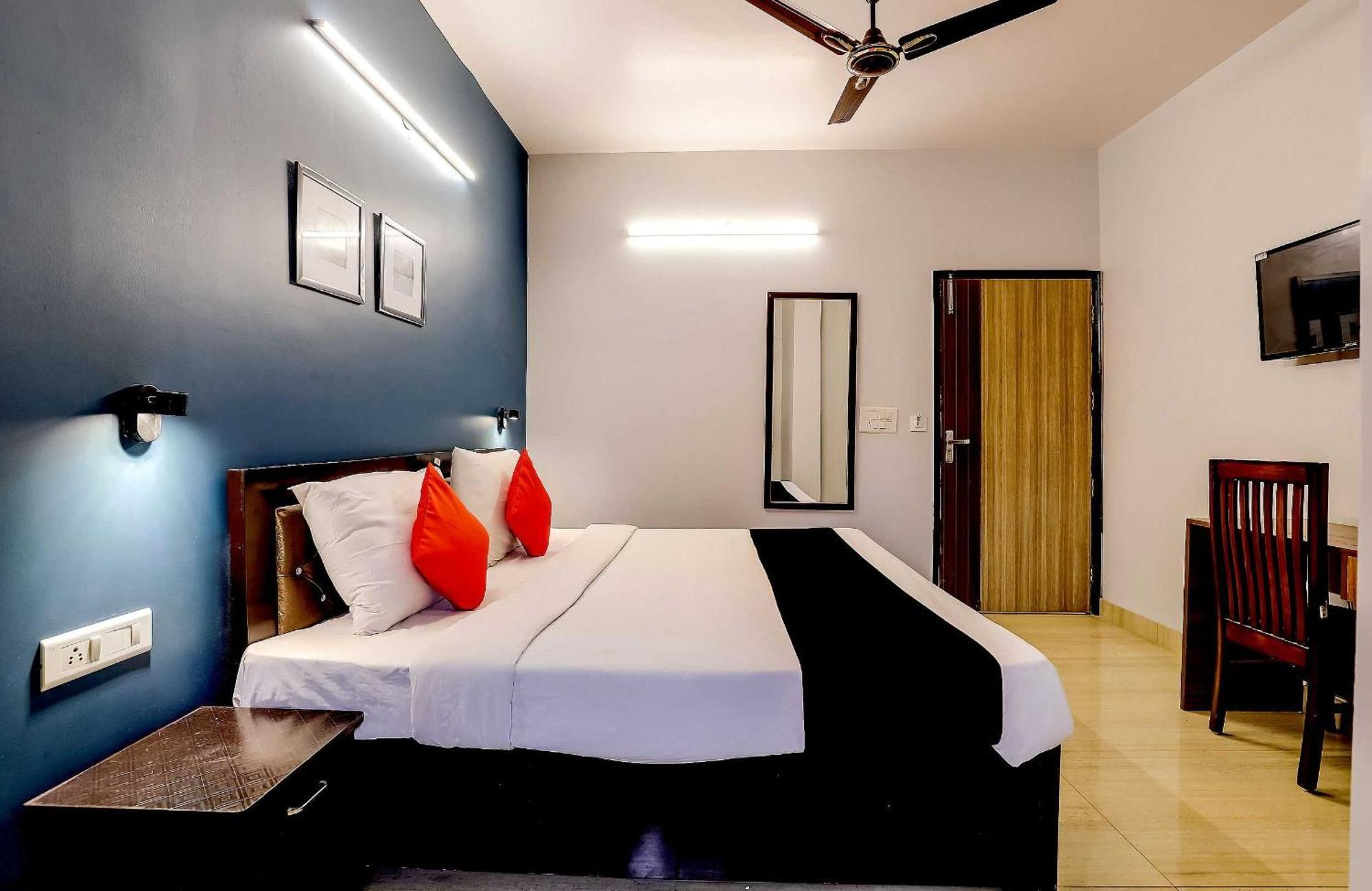 Collection O 71756 Hotel Silver Arrow Near Pacific Mall Tagore Garden Дели Экстерьер фото